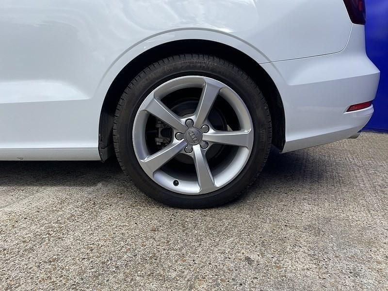 Usado Audi A3 Cabriolet Sport 150 HP (110 kW) 2015 Branco Cabrios