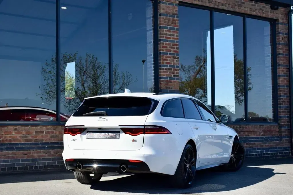 Used Jaguar XF Sportbrake S 300 HP (220 kW) 2019 White Estate