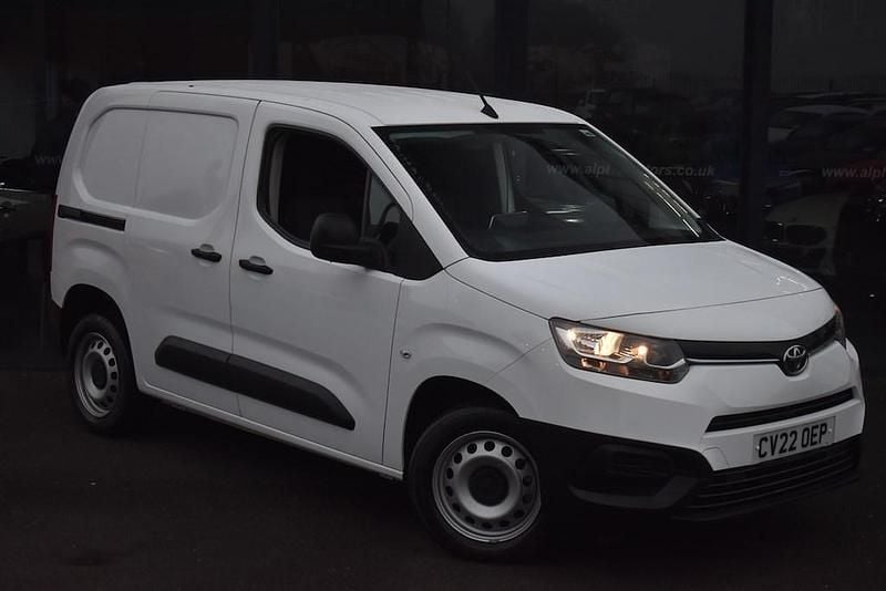 White Used 2022 Toyota Proace Active MPV | £11,990 (Good price) - Image 1/3