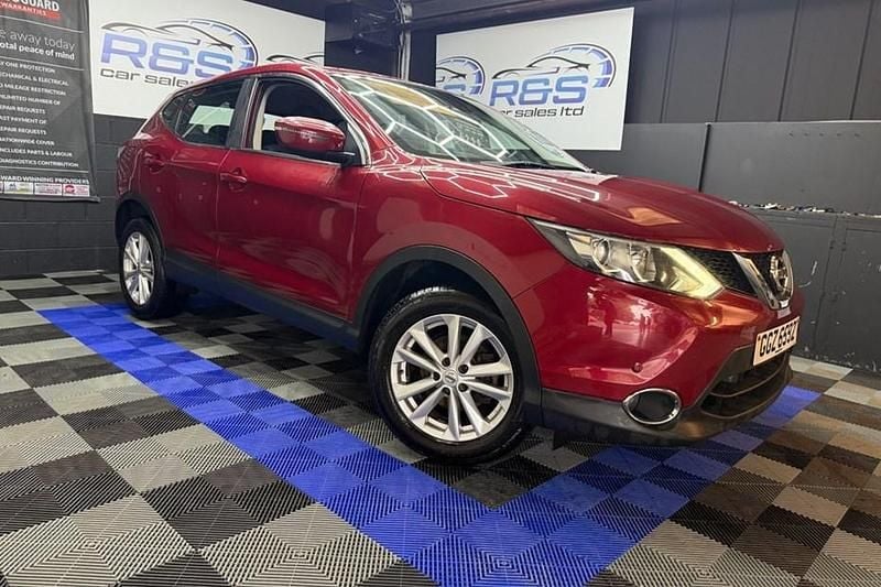Red Used 2017 Nissan Qashqai Acenta SUV | £6,250 (Good price) - Image 1/1