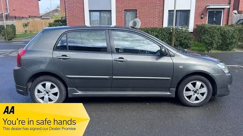 Usado Toyota Corolla T3 97 CV (71 kW) 2005 Gris Utilitario
