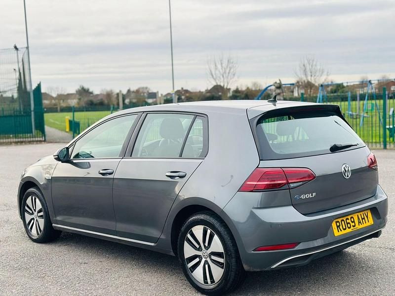 Usado VW e-Golf 99 kW (135 HP) 2019 Cinzento Citadino