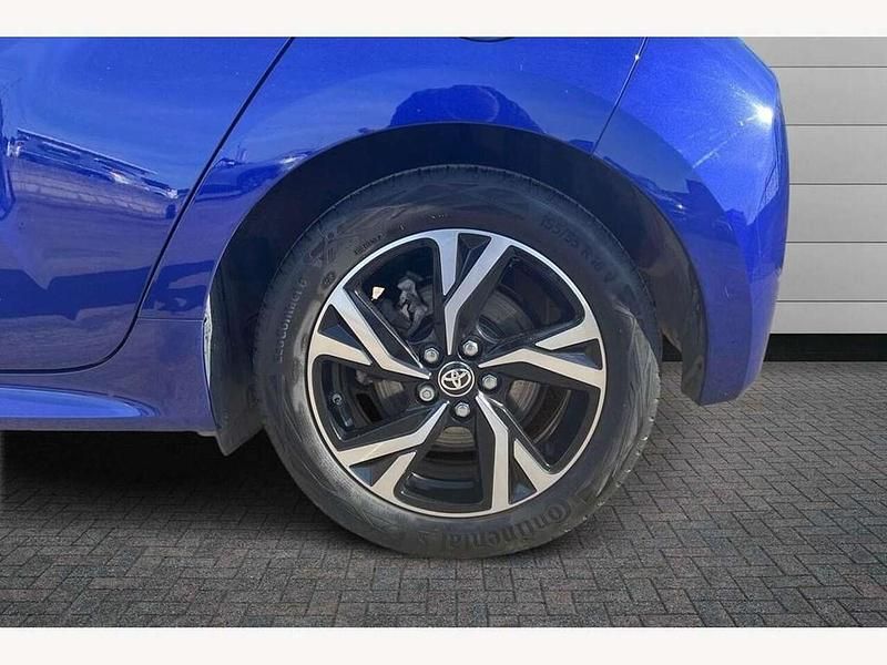 Used Toyota Yaris Hybrid Design 116 HP (85 kW) 2024 Blue Hatchback