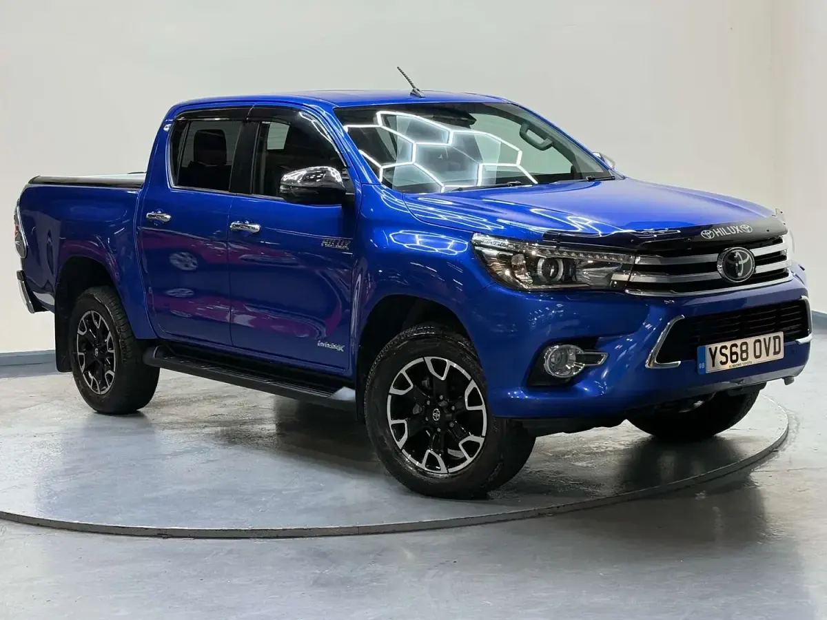 Used Toyota HiLux Luxury 150 HP (110 kW) 2019 Blue Pickup