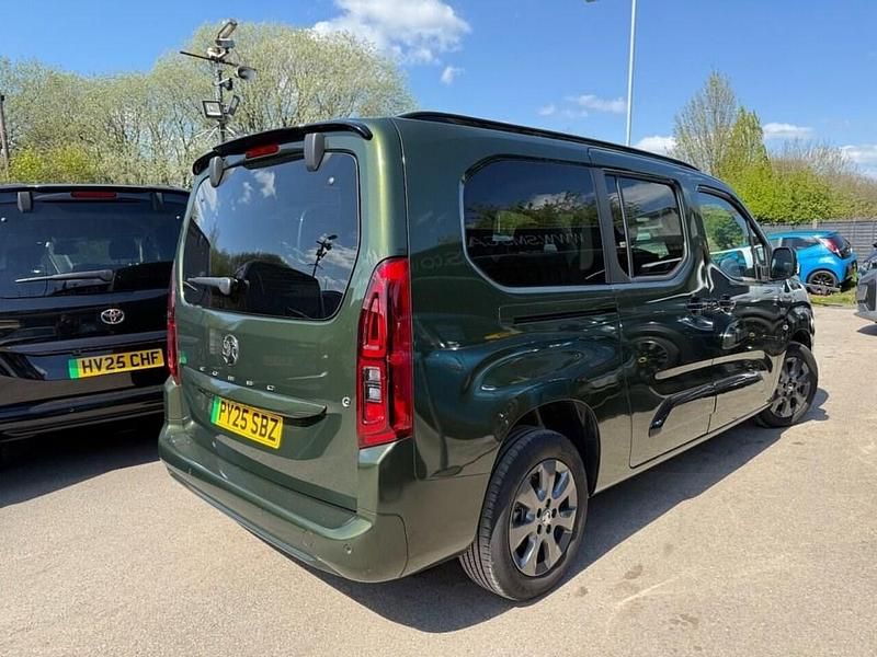 Second-hand Vauxhall Combo Ultimate 100 kW (136 CP) 2025 Verde Monovolum