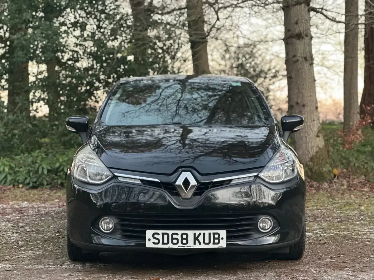 Used Renault Clio IV Iconic 75 HP (55 kW) 2018 Black Hatchback
