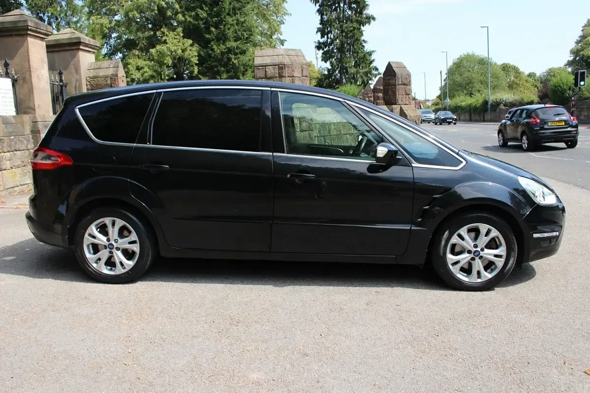 Used Ford S-MAX Titanium 115 HP (84 kW) 2013 Black MPV