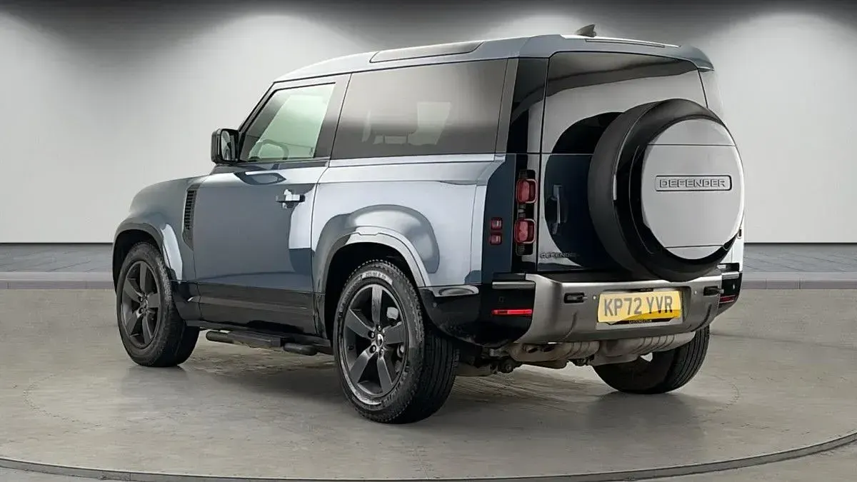Used Land Rover Defender HSE Dynamic 250 HP (183 kW) 2022 Tasman blue SUV