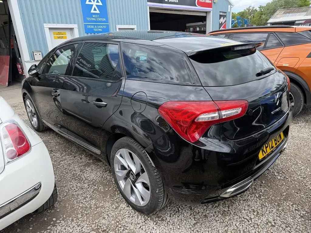 Używany Citroën DS5 2012 Czarny Hatchback