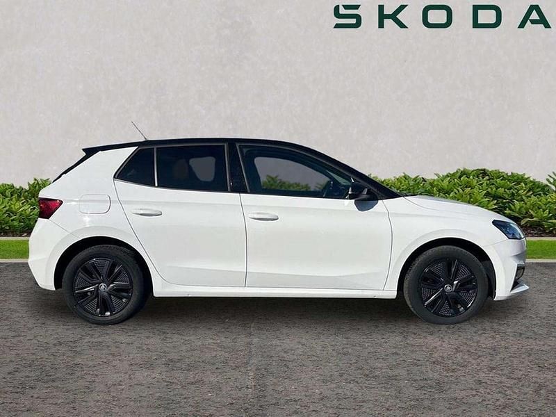 Used Skoda Fabia Colour Edition 108 HP (79 kW) 2022 White Hatchback
