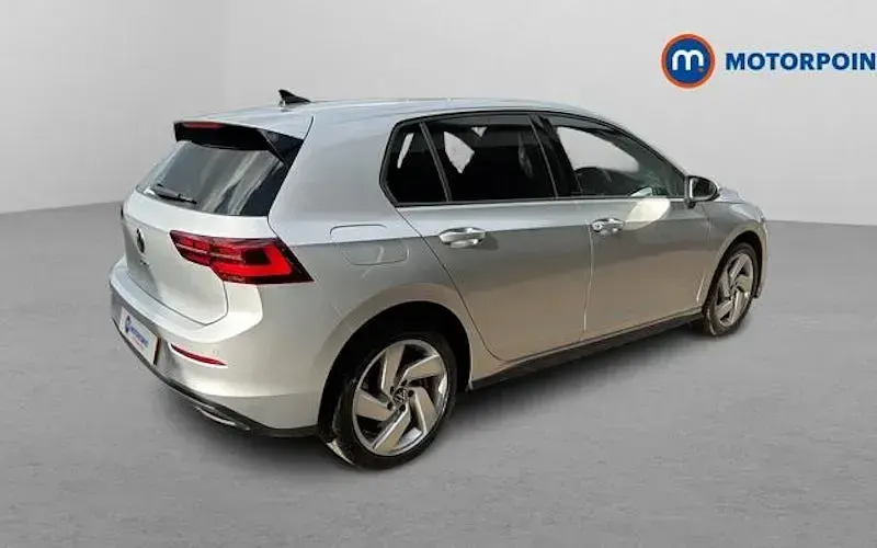 Usado VW Golf VIII GTE 245 CV (180 kW) 2024 Plateado Utilitario
