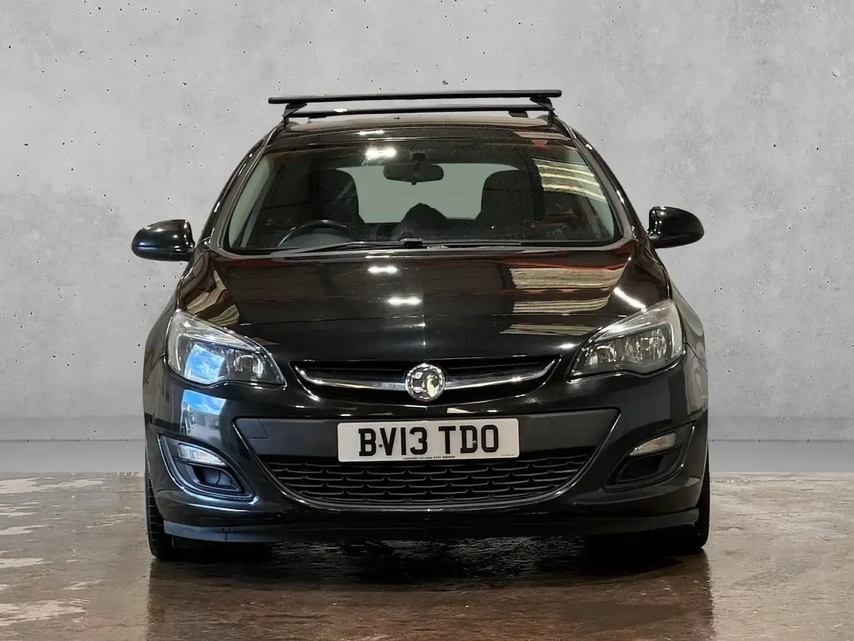 Used Vauxhall Astra 95 HP (69 kW) 2013 Black Estate