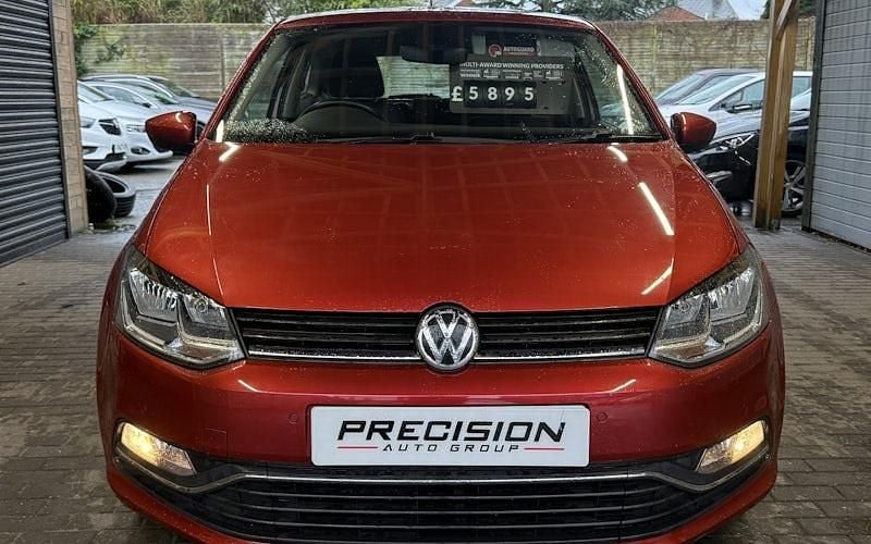 Used VW Polo SE 90 HP (66 kW) 2015 Red Hatchback