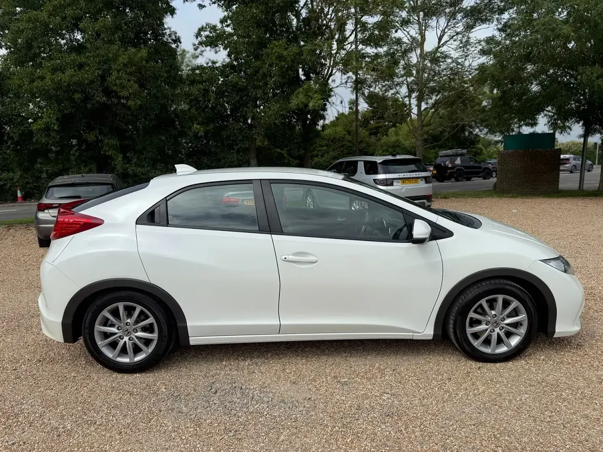 Used Honda Civic EX 2013 White Hatchback