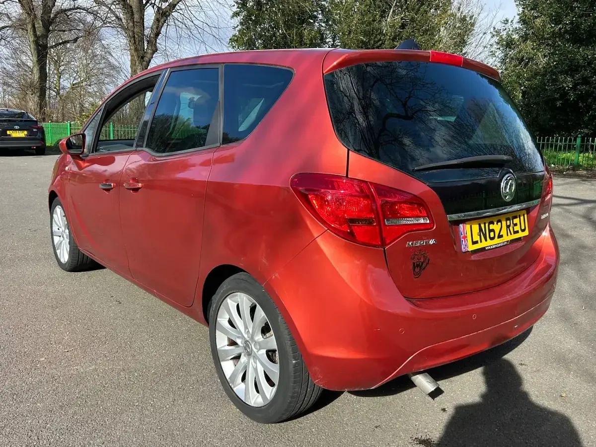 Used Vauxhall Meriva 118 HP (86 kW) 2012 Orange MPV