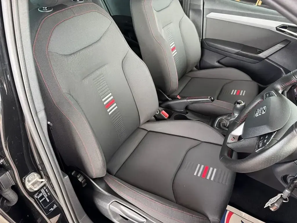 Usado Seat Ibiza FR 80 HP (58 kW) 2020 Preto Citadino