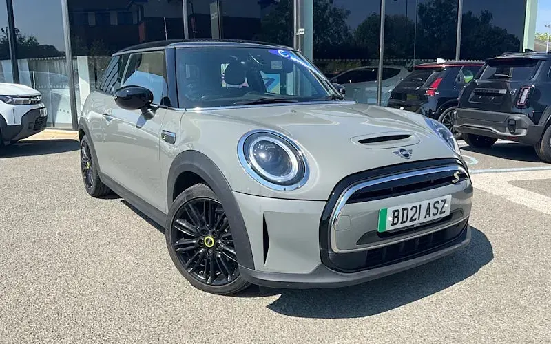Used Mini Cooper Level 2 135 kW (184 HP) 2023 Hatchback
