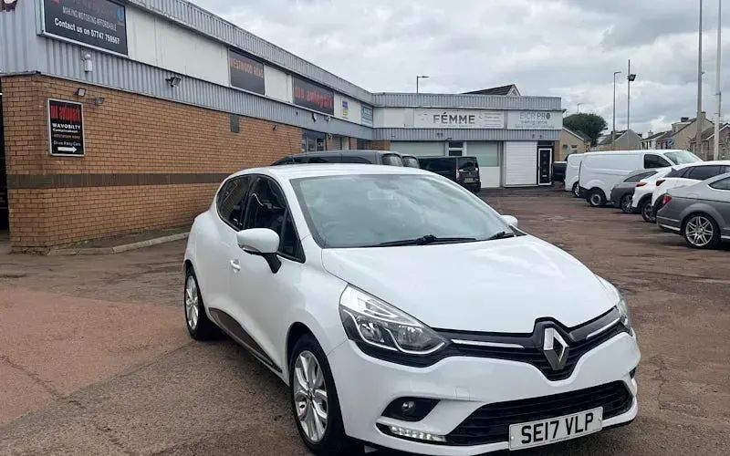 Used Renault Clio Dynamique 75 HP (55 kW) 2017 Hatchback