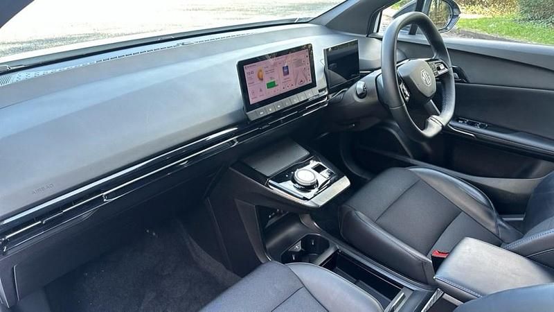 Used MG MG4 EV Trophy 2023 White Hatchback