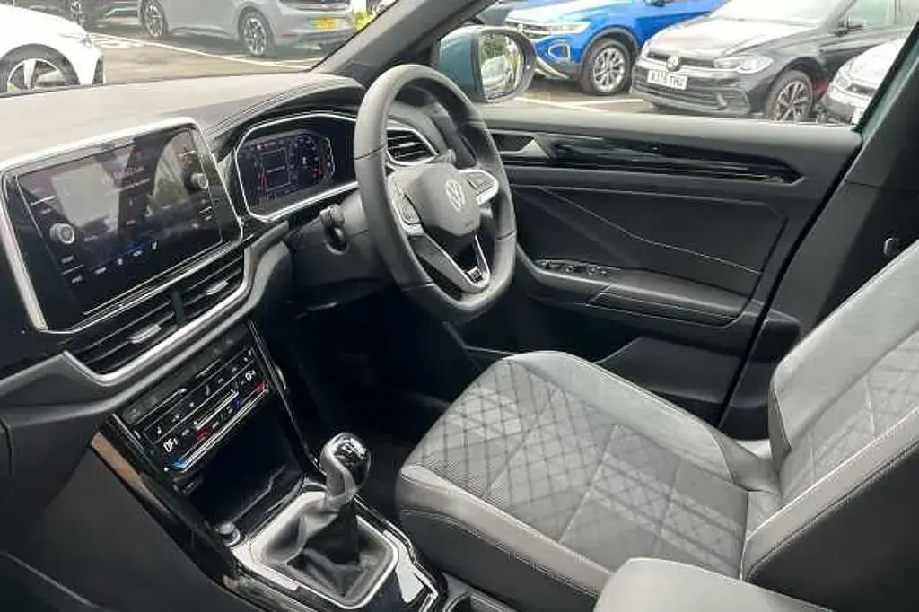 Used VW T-Roc R-line 150 HP (110 kW) 2025 Blue SUV