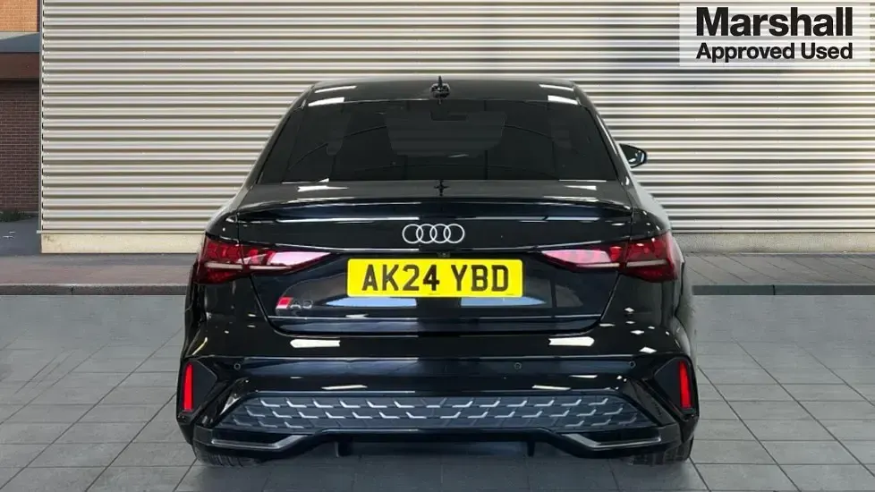 Begagnad Audi A3 S-Line 150 HK (110 kW) 2024 Svart Sedan