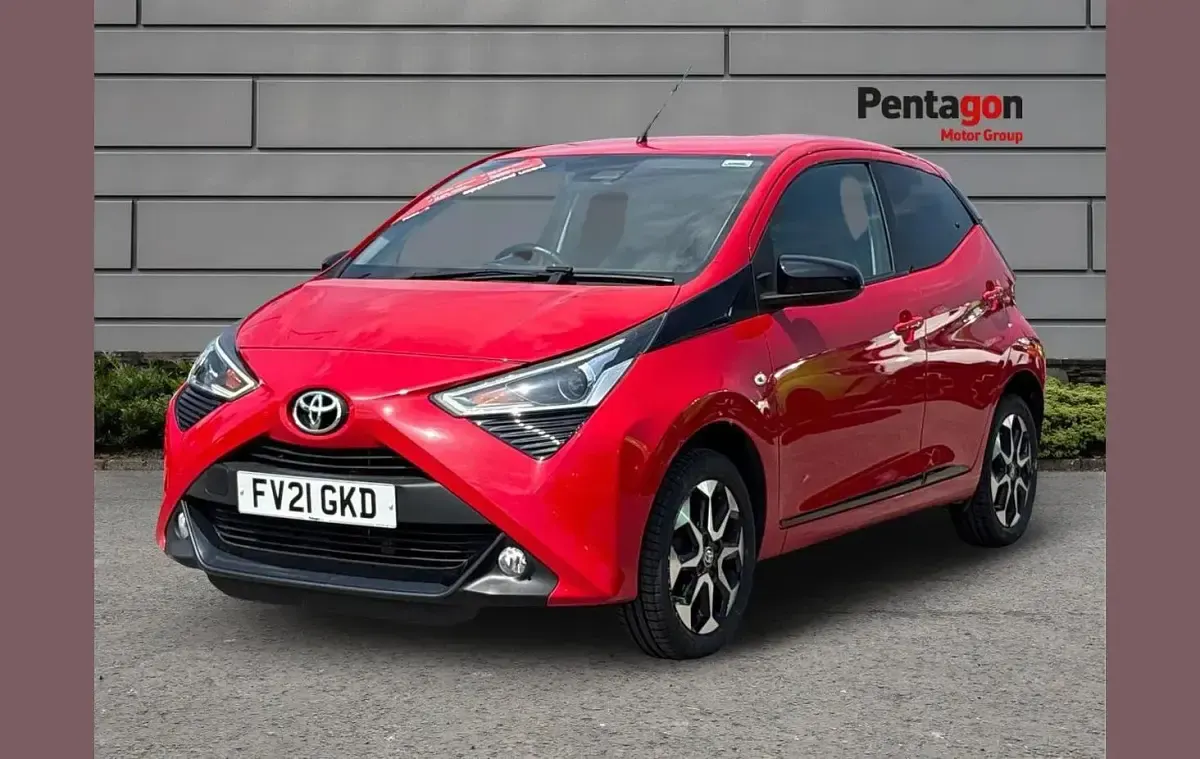 Used Toyota Aygo Trend 72 HP (52 kW) 2021 Red Hatchback
