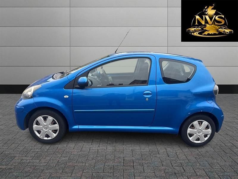 Begagnad Toyota Aygo 2009 Blå Halvkombi