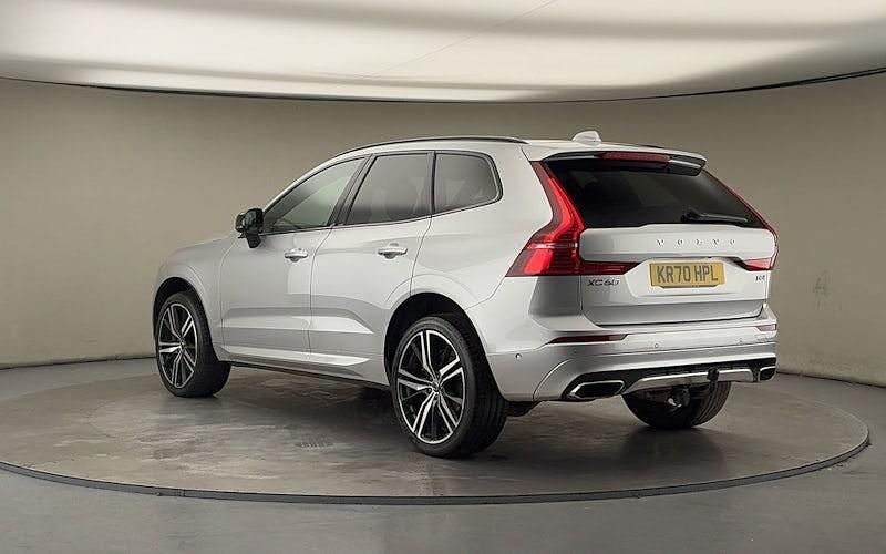 Usado Volvo XC60 R-Design Pro 235 HP (172 kW) 2020 Prateado SUV