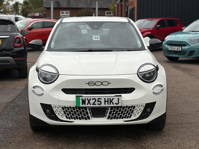 White New 2025 Fiat 600E Red SUV | £19,995 (Good price) - Image 1/4