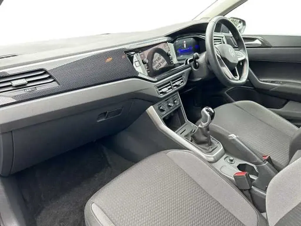 Usado VW Polo Life 80 CV (58 kW) 2023 Gris Utilitario
