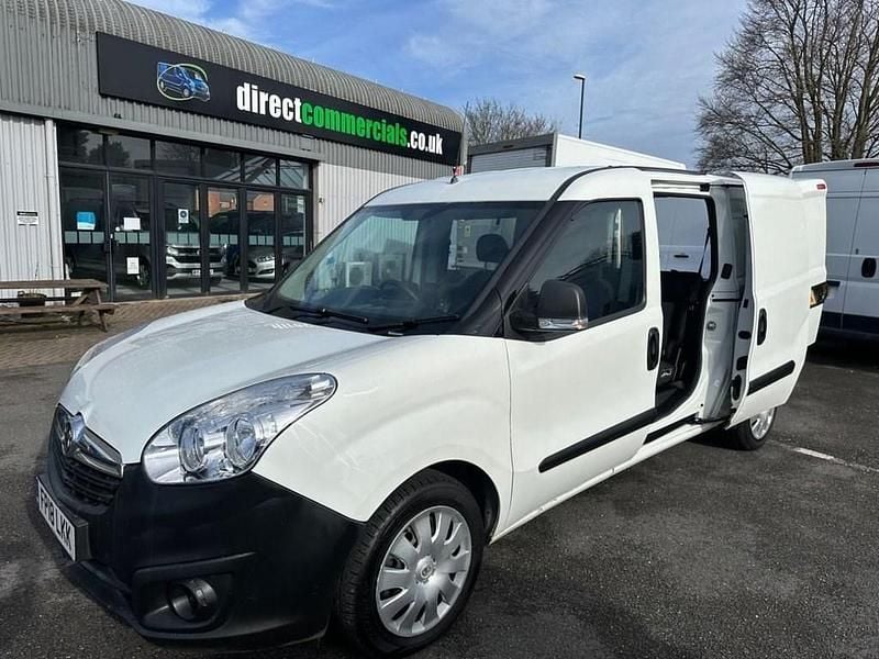Used Vauxhall Combo 105 HP (77 kW) 2018 White Van