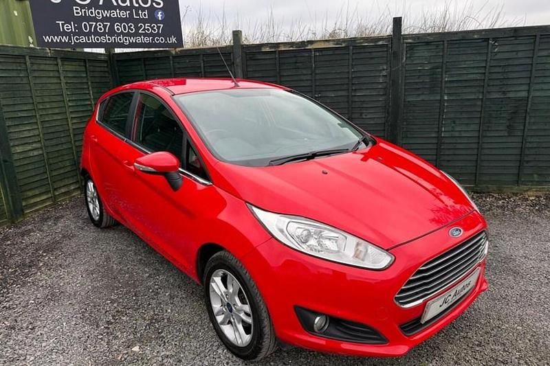 Used Ford Fiesta Zetec 82 HP (60 kW) 2014 Red Hatchback