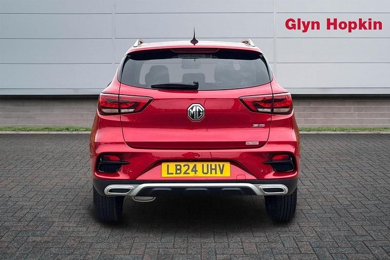 Used MG ZS Exclusive 111 HP (81 kW) 2024 Red Hatchback