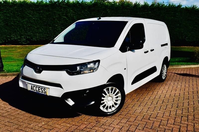 White Used 2022 Toyota Proace Van | £12,995 (Fair price) - Image 1/4