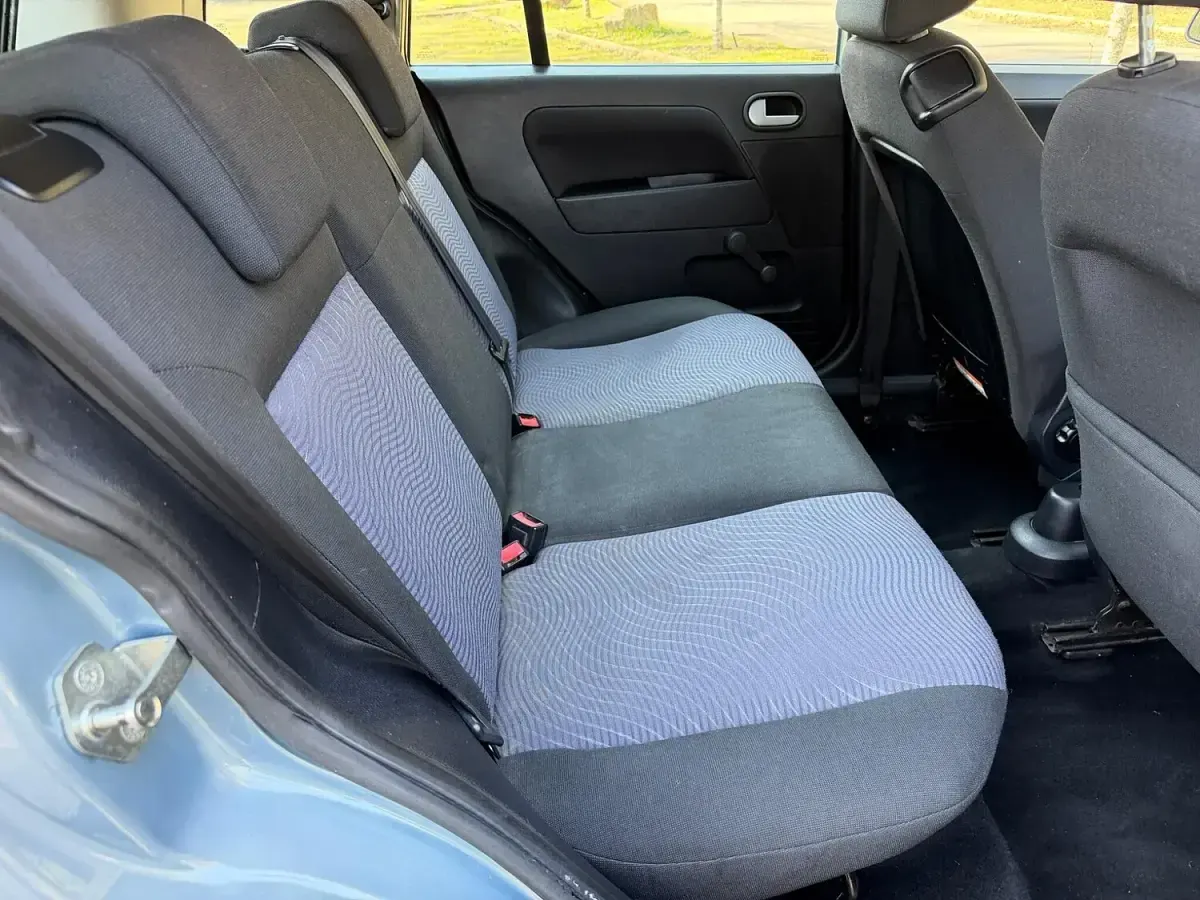 Used Ford Fusion Zetec 80 HP (58 kW) 2009 Blue Hatchback