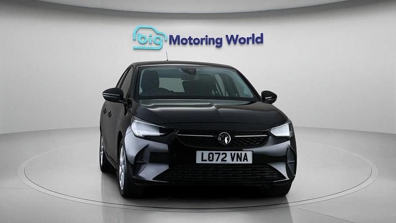 Second-hand Vauxhall Corsa Design Edition 75 CP (55 kW) 2022 Negru Hatchback