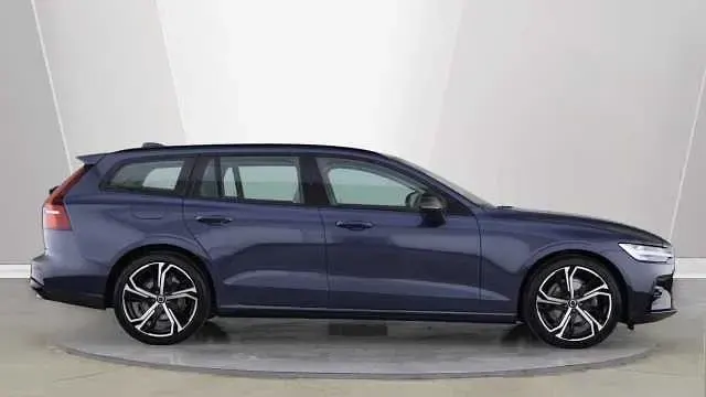 Used Volvo V60 Plus 197 HP (144 kW) 2025 Blue Estate