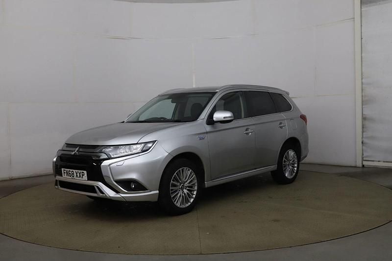 Silver Used 2018 Mitsubishi Outlander P-HEV Estate | £12,395 (Fair price) - Image 1/2