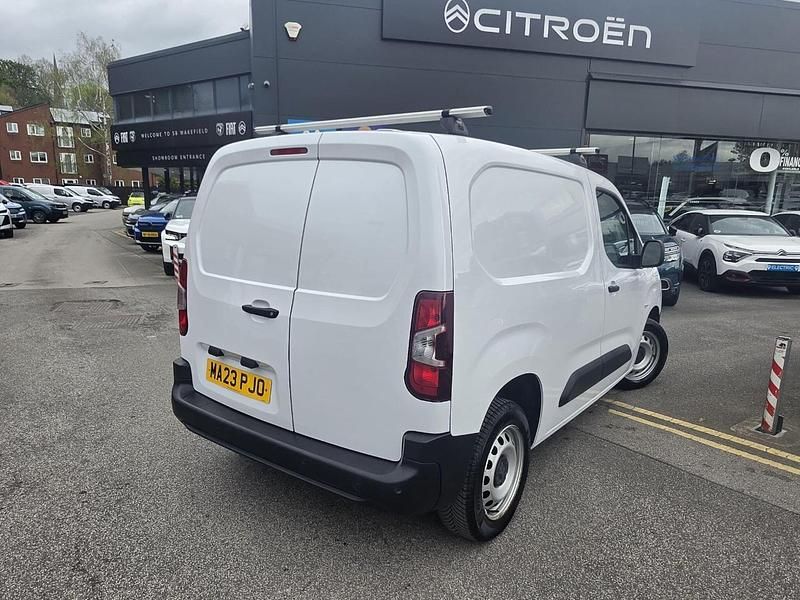Second-hand Peugeot Partner Premium 102 CP (75 kW) 2023 Alb Monovolum