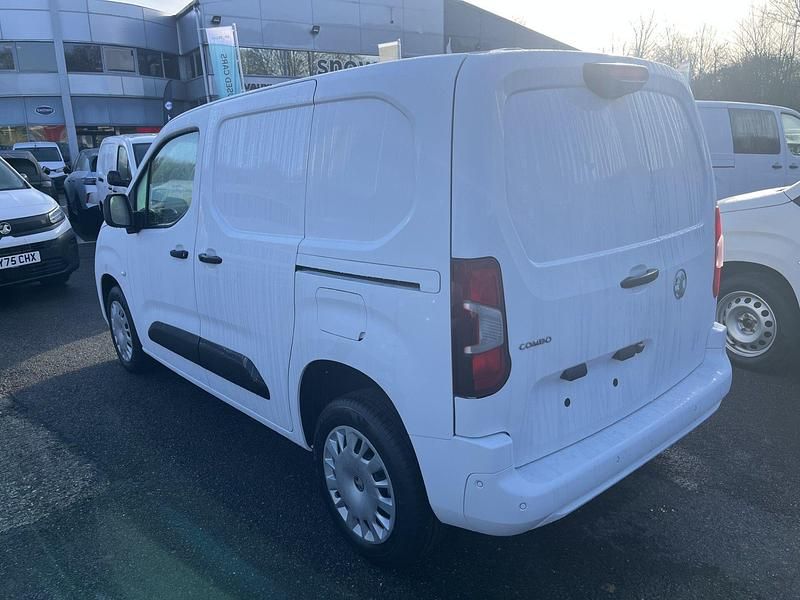 New Vauxhall Combo S 131 HP (96 kW) 2026 White MPV