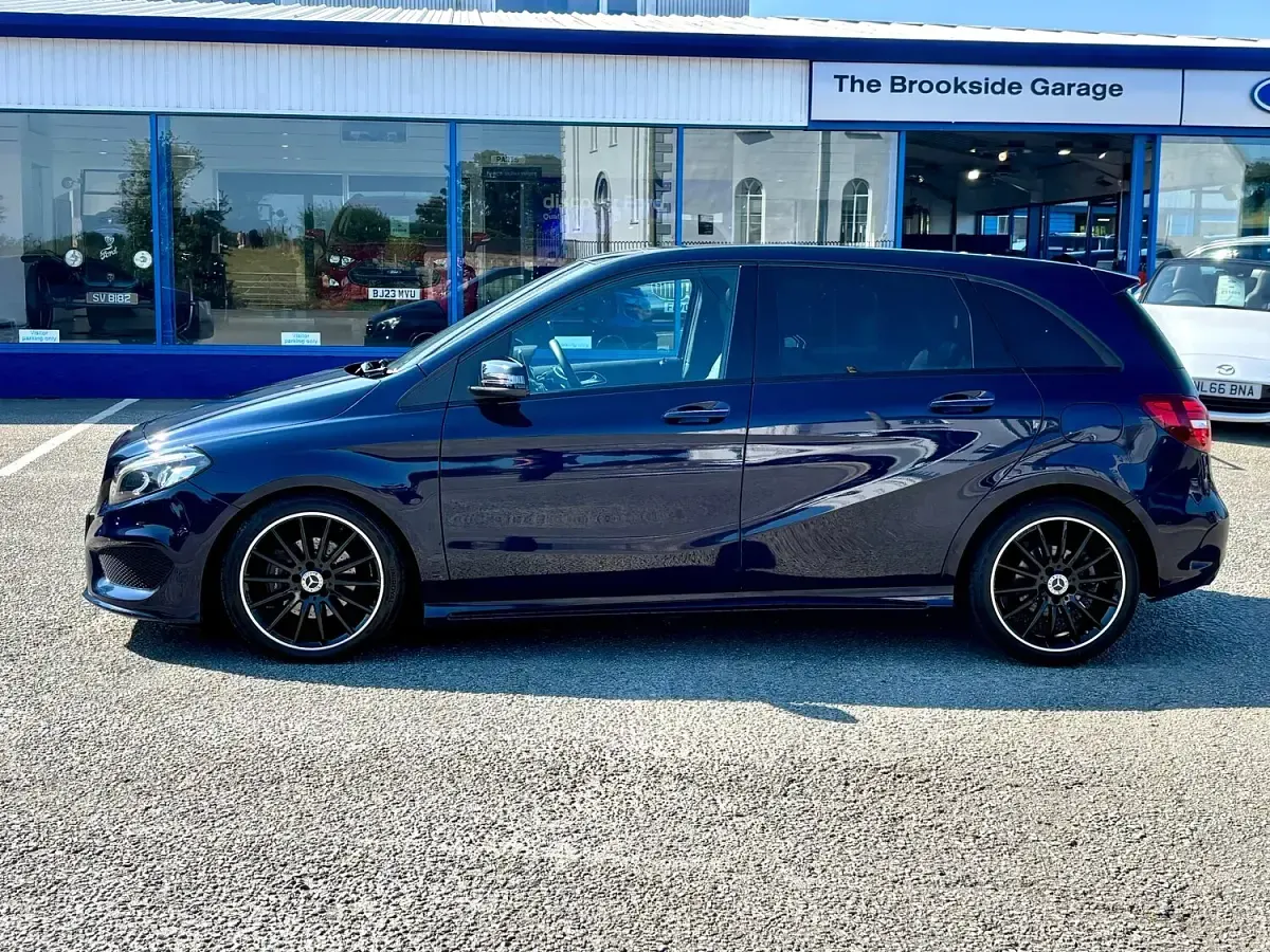 Used Mercedes B200 AMG Line Premium Plus 2017 Blue Hatchback