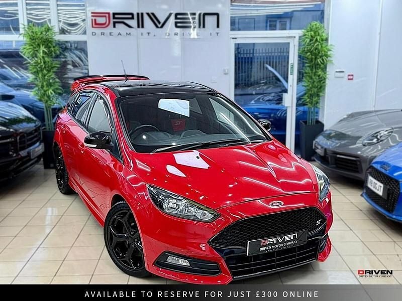 Used Ford Focus ST 185 HP (136 kW) 2015 Red Hatchback