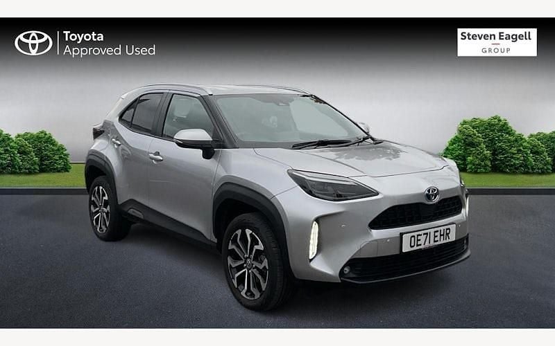 Used 2025 Toyota Yaris Hybrid Design Estate | £20,194 (Super price) - Image 1/3