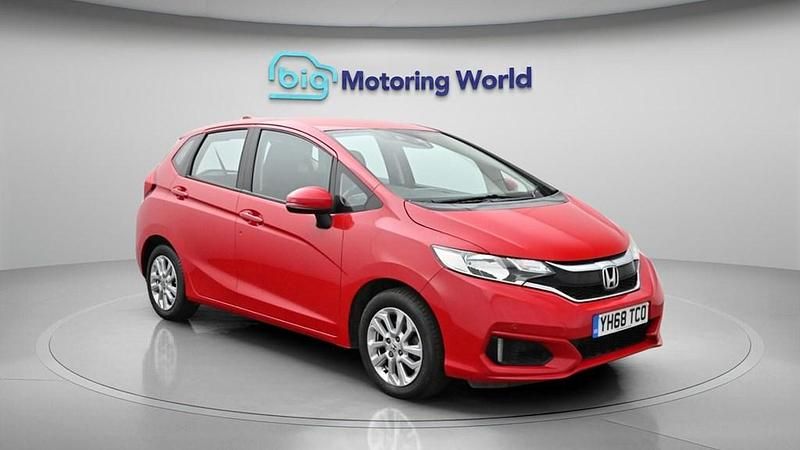 Used Honda Jazz SE 102 HP (75 kW) 2018 Red Hatchback