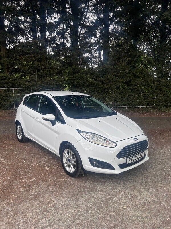 White Used 2016 Ford Fiesta Zetec Hatchback | £4,995 (Fair price) - Image 1/4