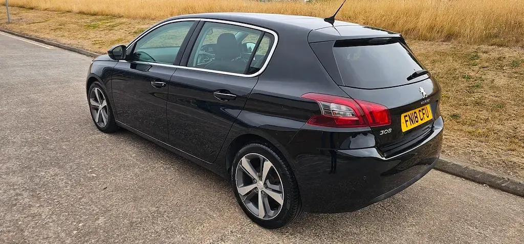 Used Peugeot 308 Allure 2018 Metallic black Hatchback
