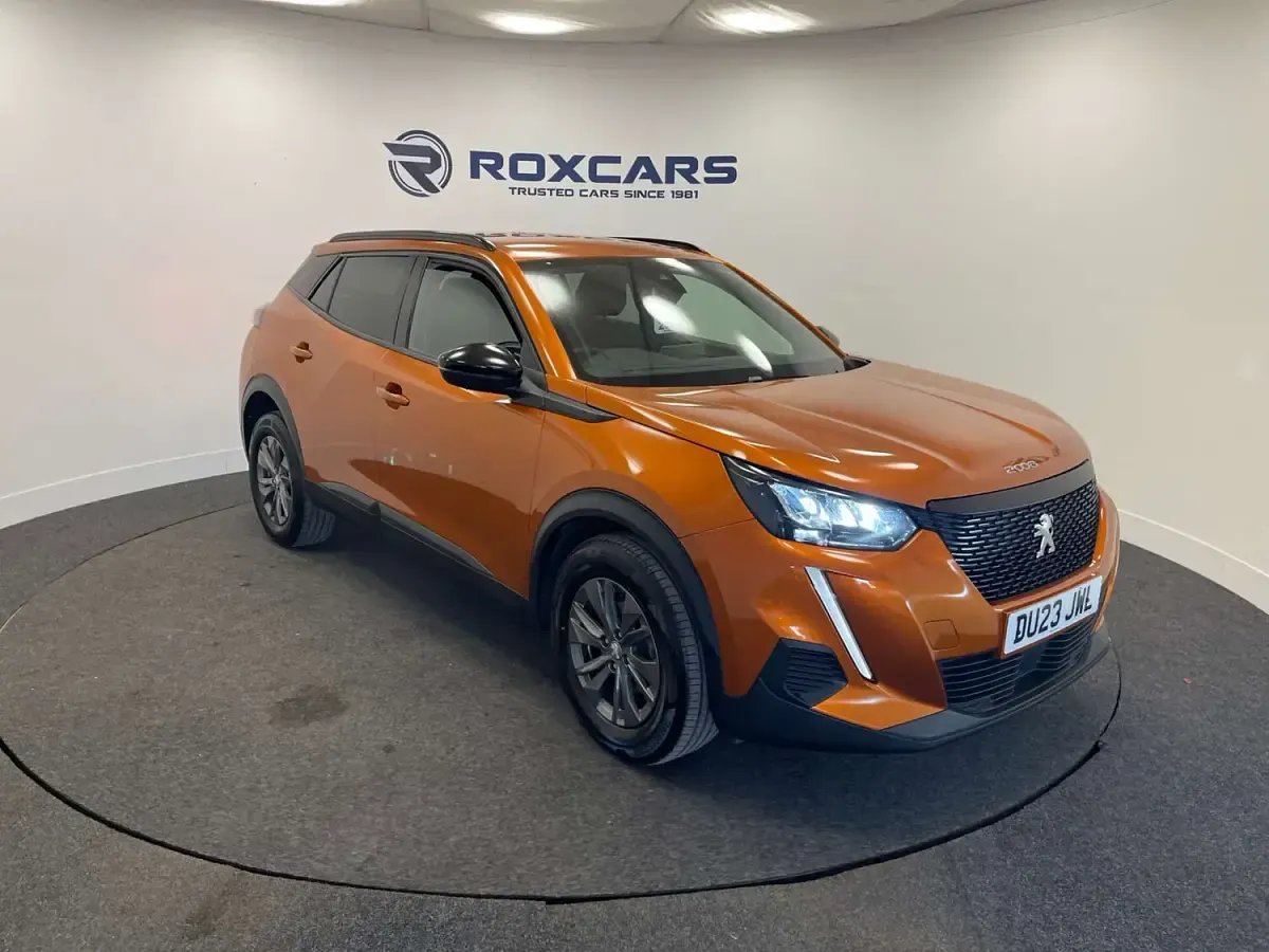 Used Peugeot 2008 Active+ 100 HP (73 kW) 2023 Orange SUV