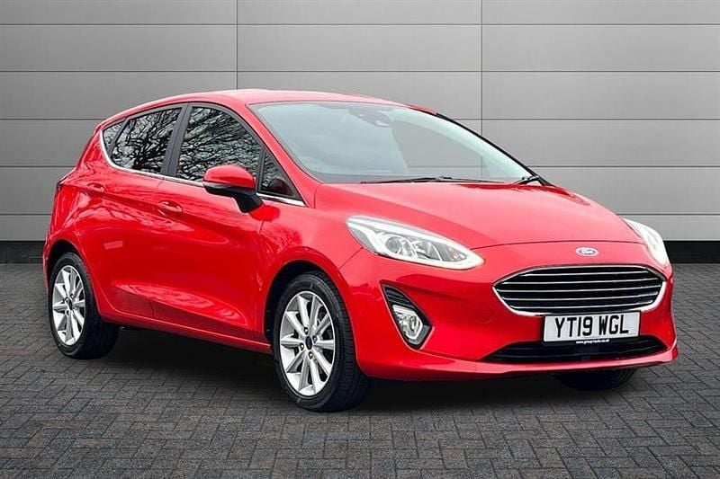 Used Ford Fiesta Titanium 100 HP (73 kW) 2019 Race red Hatchback