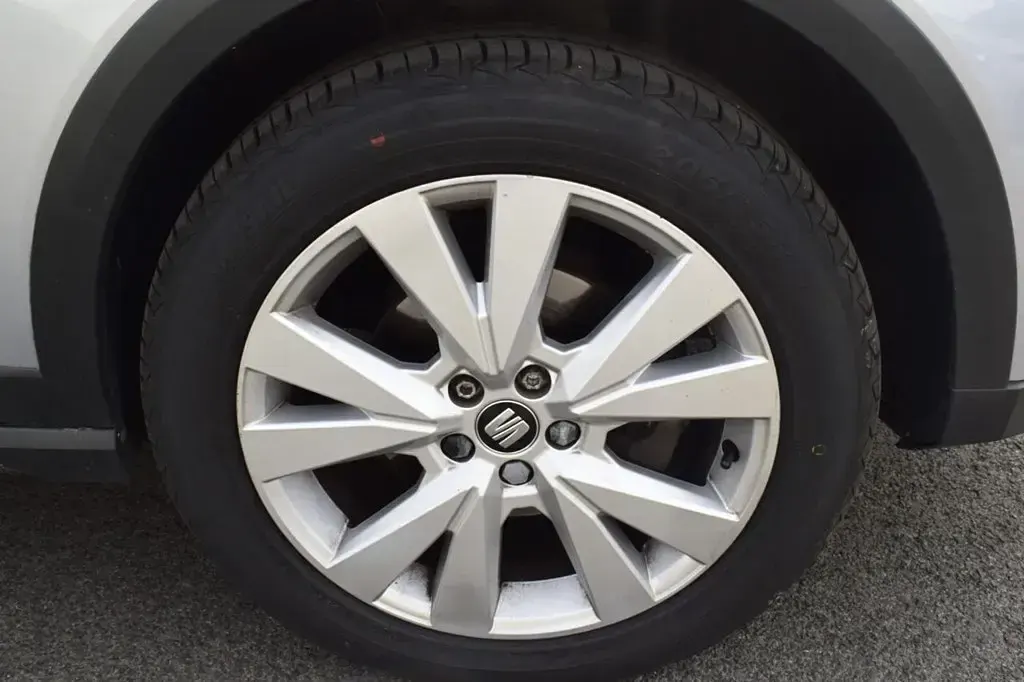 Used Seat Arona SE Technology 115 HP (84 kW) 2019 Silver SUV