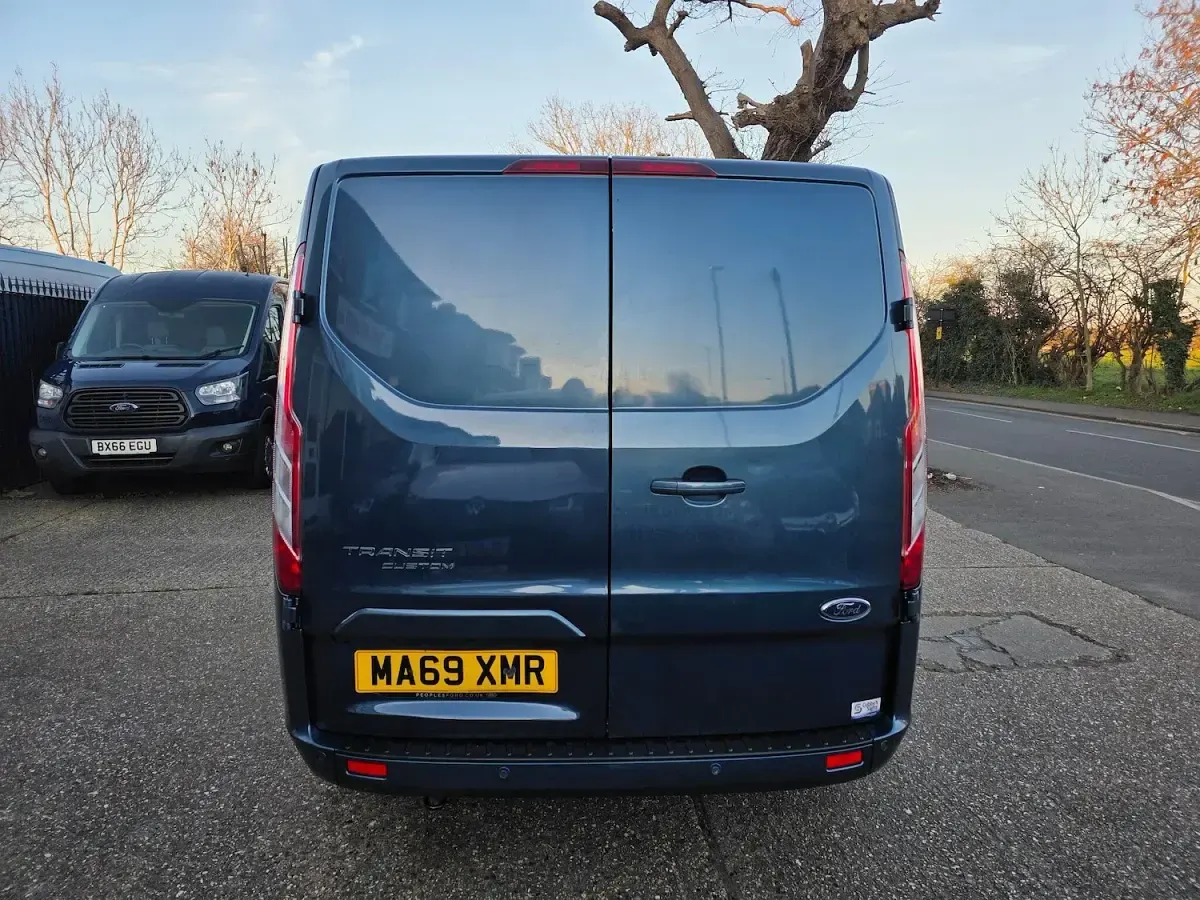 Used Ford Transit Custom Limited 130 HP (95 kW) 2019 Blue Van